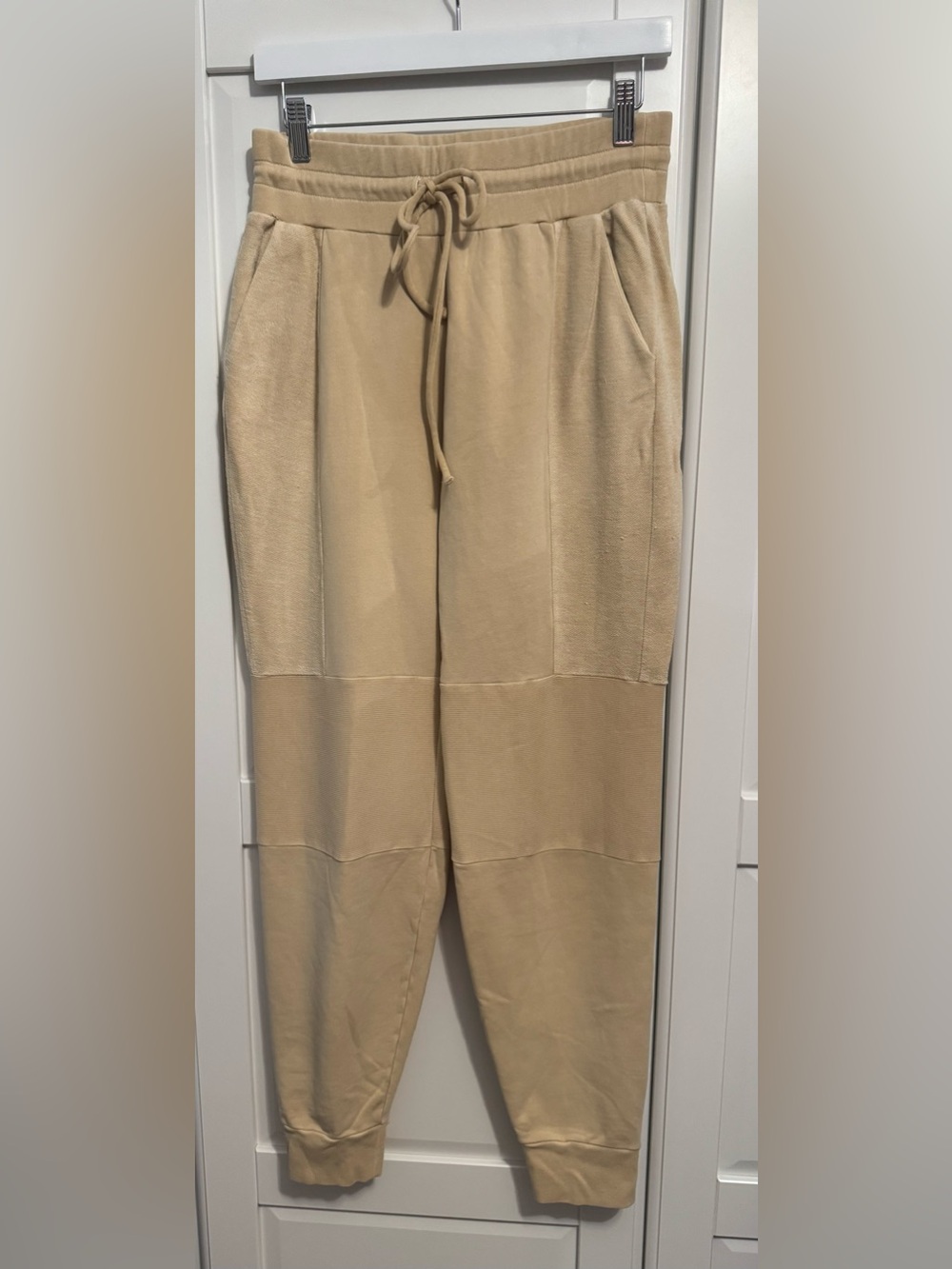 ALO Yoga Women’s Beige Mixed Media Ribbed Textured Panel‎ Joggers in Small